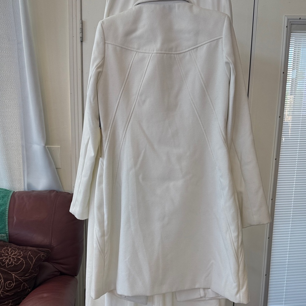 Vertigo Paris Elegant White Trench Coat - Picture 4 of 4